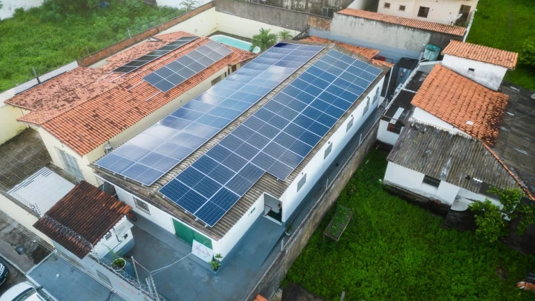 Os benefícios econômicos da energia solar na empresa: economia e rentabilidade a longo prazo