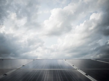 Influência das condições climáticas na eficiência da geração fotovoltaica